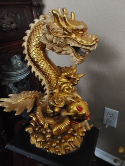 Vintage stqtue