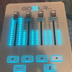 GoXLR Mixer – Excellent Condition w/ Box & All Cables 🎤🔥