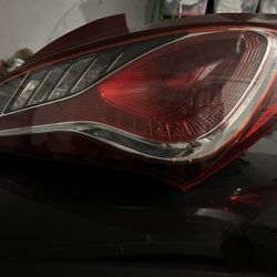 HYUNDAI GENESIS COUPE TAIL LIGHT