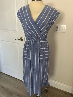 Dress with pockets on the front