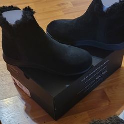 Vionic Unwind Bootie Size 8