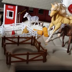 Barnyard Friends Farm Playset