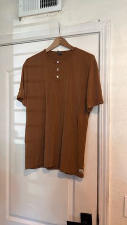 Men’s Vuori shirt size L