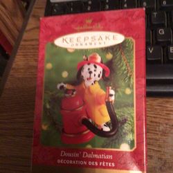 Hallmark Keepsake Ornament Dausin Dalmatian. Dated 2000 NE Garland