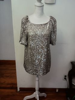 NWT Fancy Silver Sequin Puff-Sleeve Women’s Cable & Gauge Top Medium