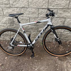 Felt Cyclocross Bike With Flat Bars