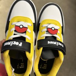 NWT Licensed Pokemon Pikachu Kids Sneakers Size 12