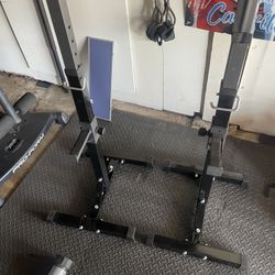 Adjustable barbell rack 
