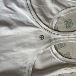 Lululemon  size 4    Set   $45 all