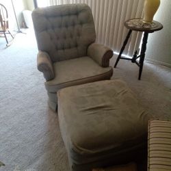 Vintage rocking Chair And Ottoman