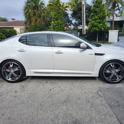 Best Running Fuel Efficient Car On Offerup!  2013 Kia Optima Hybrid 