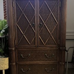 Offer 2024 up armoire