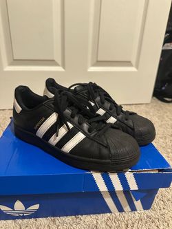 adidas Superstar Black/White Lace-Up Sneaker Logo Round Toe US 6.5