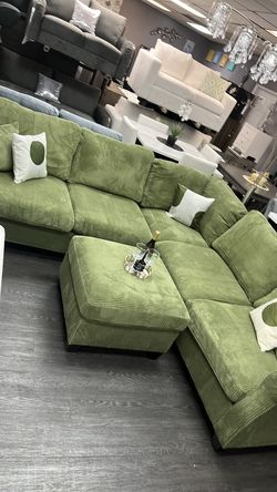 Seccional include  ottoman …special price$799 💕