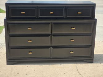 DRESSER
