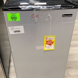 Magic chef HMR440SE mini fridge 4.4 Cu.ft.  F