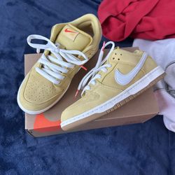 Nike Sb Dunks Saturn Gold Size 8.5 VNDS 