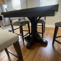Dining table with 4 chairs 