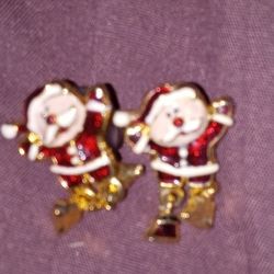 Small Santa Pin With Moving Feet