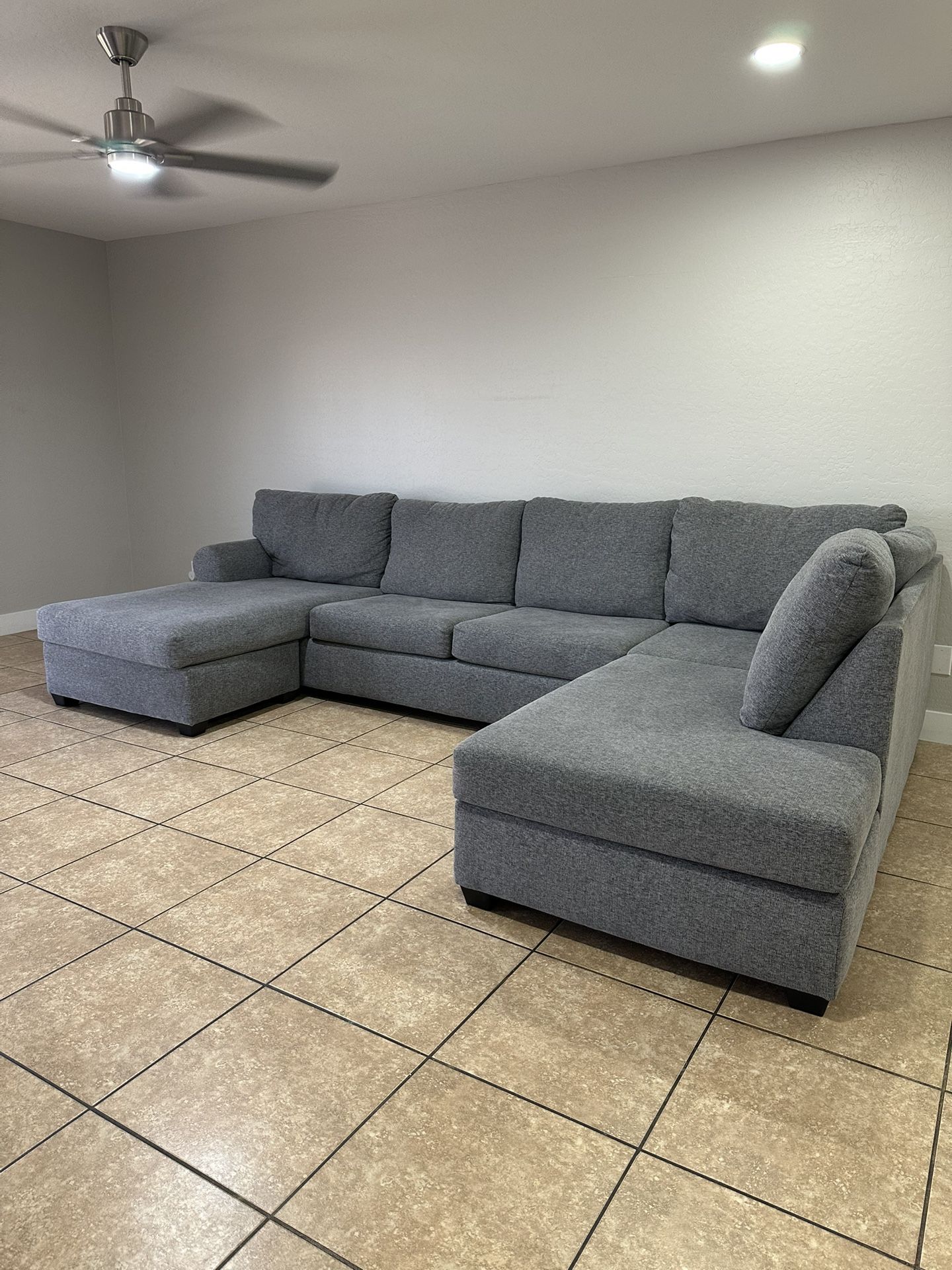 Sectional Couch 🛋️ FREE DELIVERY 
