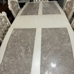 Elegant Dinning Table 
