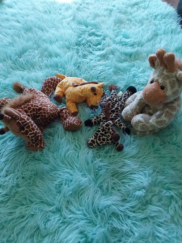 Giraffe Beanie and Plush Toys Lot 🦒