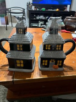 Halloween mugs pick up as is