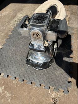 Floor sanding tool