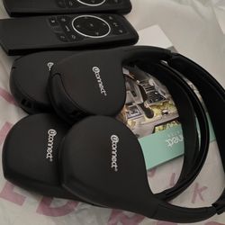 Chrysler Pacifica U Connect Wireless Headsets + Remote NEW