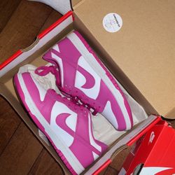 Nike Dunk Low Active Fuschia Size 4Y/5.5W