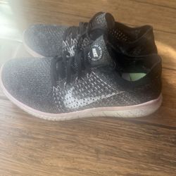 Nike free RN (women’s used) Size 7.5
