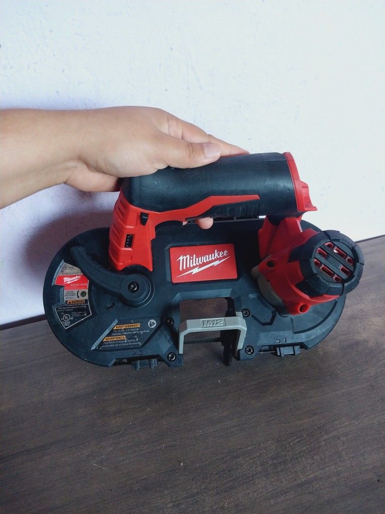 BAND SAW MILWAUKEE M12