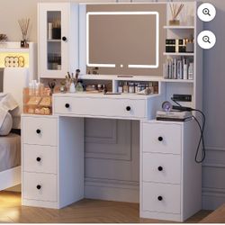 White Vanity Desk with 7 Drawers for Bedroom