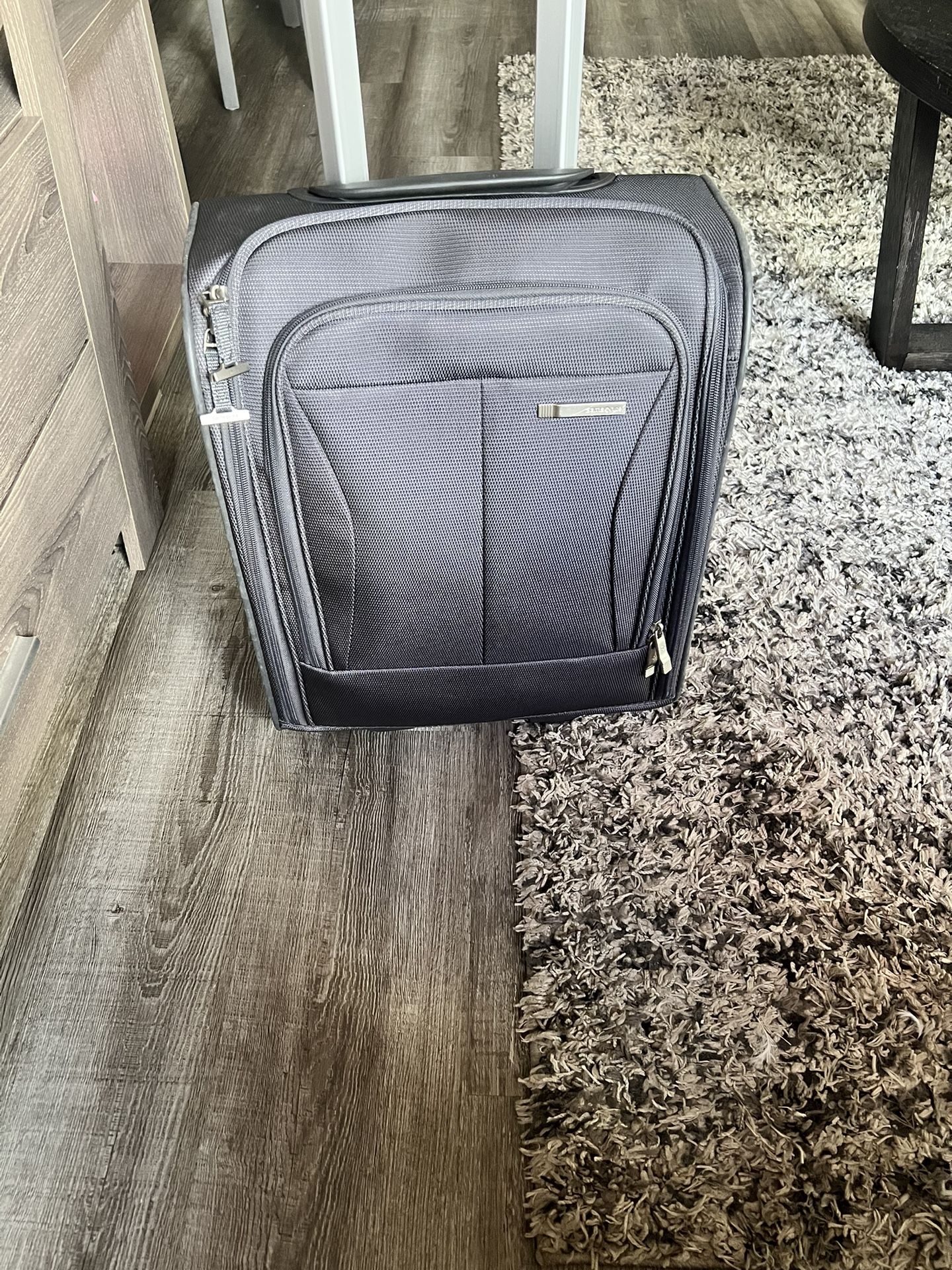CARRY-ON (MUST GO ASAP)