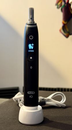 Oral-B iO Series 6 Electric Toothbrush - Mint Condition (Sanitized)