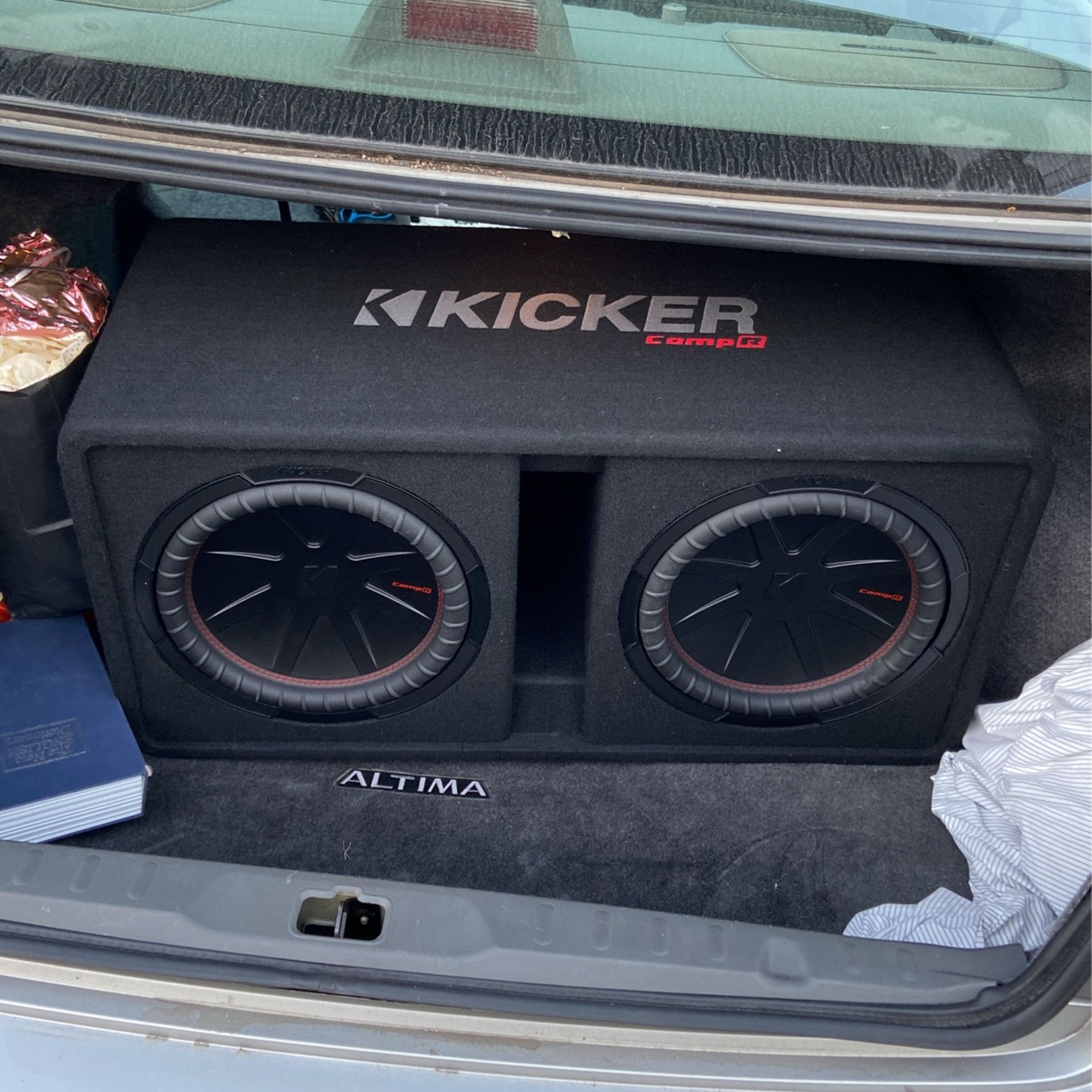 Two Twelve Inch Subwoofers And 1200 Watt Amp Kicker Comp R