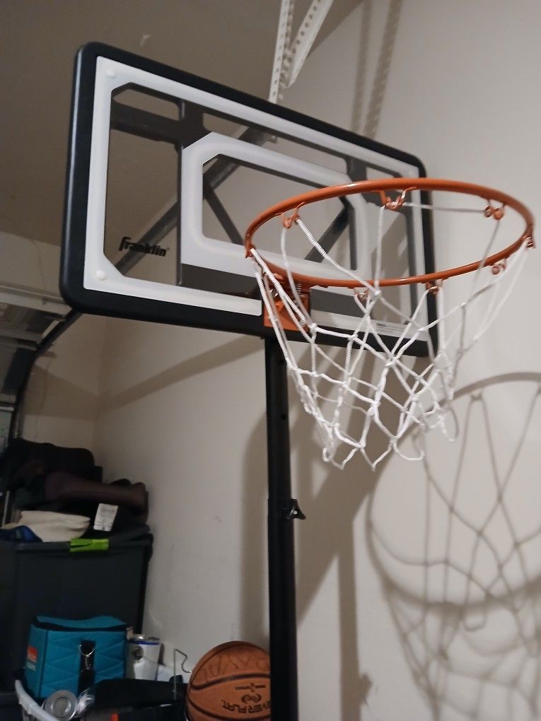 6ft Adjustable Franklin Basketball Hoop