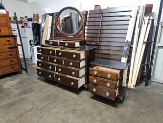 Dresser set