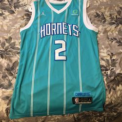 Lamelo Ball Jersey Size M Hornets
