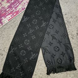 Louie Vuttion Scarf 
