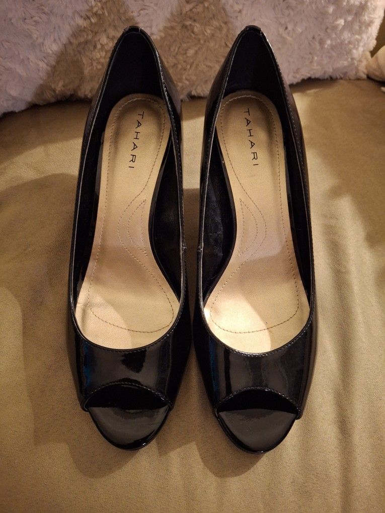 New Tahari Black Patent Leather Shoes