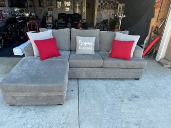 Gorgeous reversible chase sectional couch !!!
