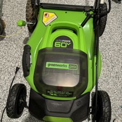 Lawn mower: Greenworks Pro 60v