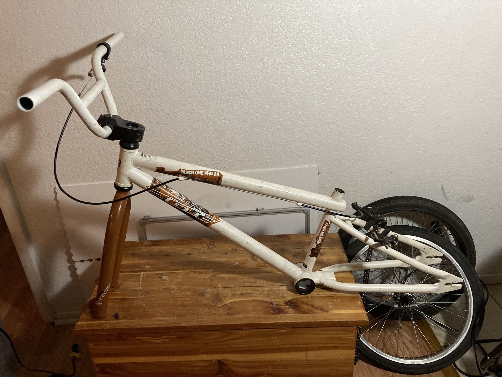 GT Mach One Pro 24 Bmx Bike.