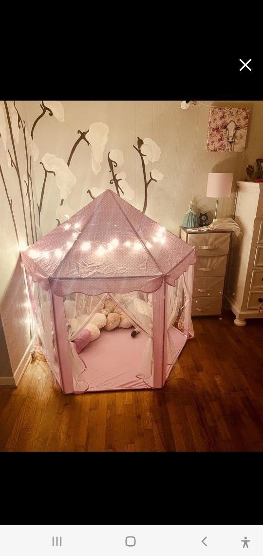 PRINCESS PLAY TENT - NEW IN BOX!