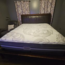 Haverty's King Bed, Mattress & Nightstands 