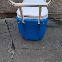 Igloo  Roller Cooler