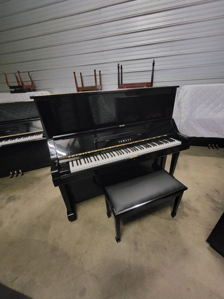 1977 Yamaha UX, Excellent Condition, Delivery, Tuning, Warranty INCLUDED, (PRICE IS NEGOTIABLE)