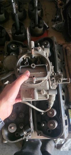 1965 Ford 352 engine w/ factory Holley Ford carburetor