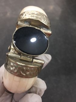 Vintage handmade bone bracelet with onyx stone.